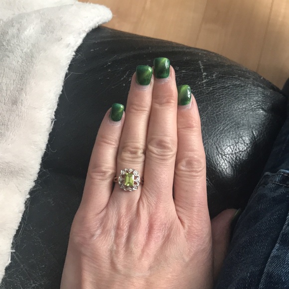 10K peridot diamond ring - Picture 9 of 9